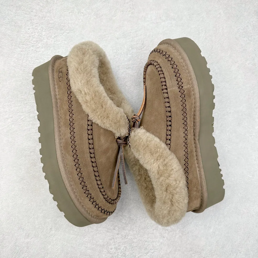 Pick up locally💰560 UGG 8258 Alpine shallow mouth autumn and winter sheep fur integrated snow boots. All shoes are made of ZP same factory. Longfeng A-grade Australian imported sheep fur integrated brand OEM production line. Fully follow the ZP process. Original pattern maker of the OEM. Adhering to the principle of no original shoes and no development selection. Pay attention to every detail. The most authentic version on the market TREADLITE "Light Wing" technology outsole Lightweight/durable/flexible/pile size: 35 36 37 38 39 40 Coding: by2936090